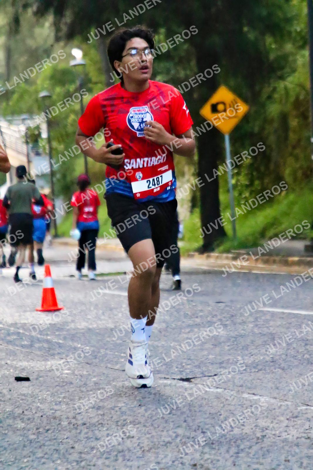 Foto de la CARRERA BIMBO GLOBAL RACE GUADALAJARA en Centro Comercial Andares, Blvd. Puerta de Hierro 4965, Zapopan a las 04:56 · dorsal 2487