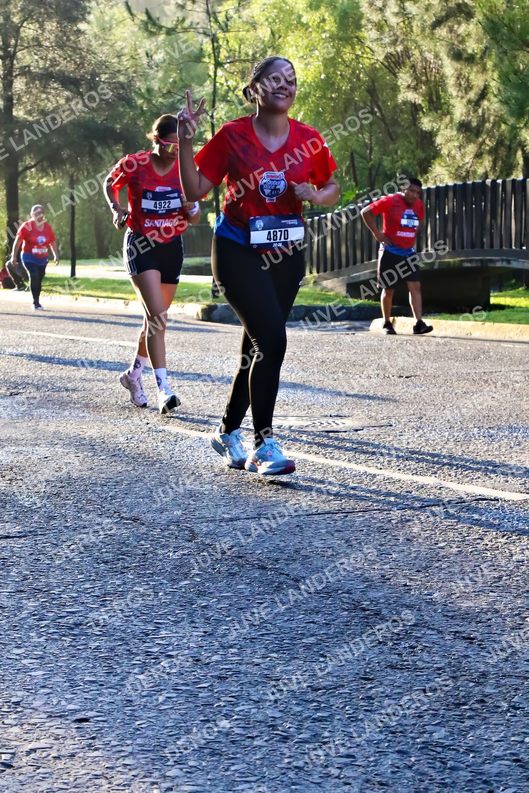 Foto de la CARRERA BIMBO GLOBAL RACE GUADALAJARA en Centro Comercial Andares, Blvd. Puerta de Hierro 4965, Zapopan a las 07:29 · dorsal 4870, 4922