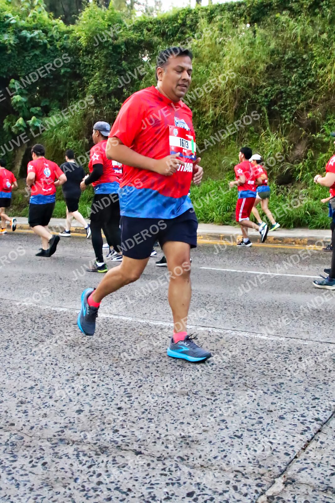Foto de la CARRERA BIMBO GLOBAL RACE GUADALAJARA en Centro Comercial Andares, Blvd. Puerta de Hierro 4965, Zapopan a las 07:01 · dorsal 1673