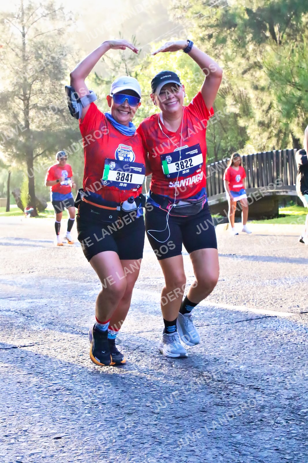 Foto de la CARRERA BIMBO GLOBAL RACE GUADALAJARA en Centro Comercial Andares, Blvd. Puerta de Hierro 4965, Zapopan a las 07:26 · dorsal 3841, 3822
