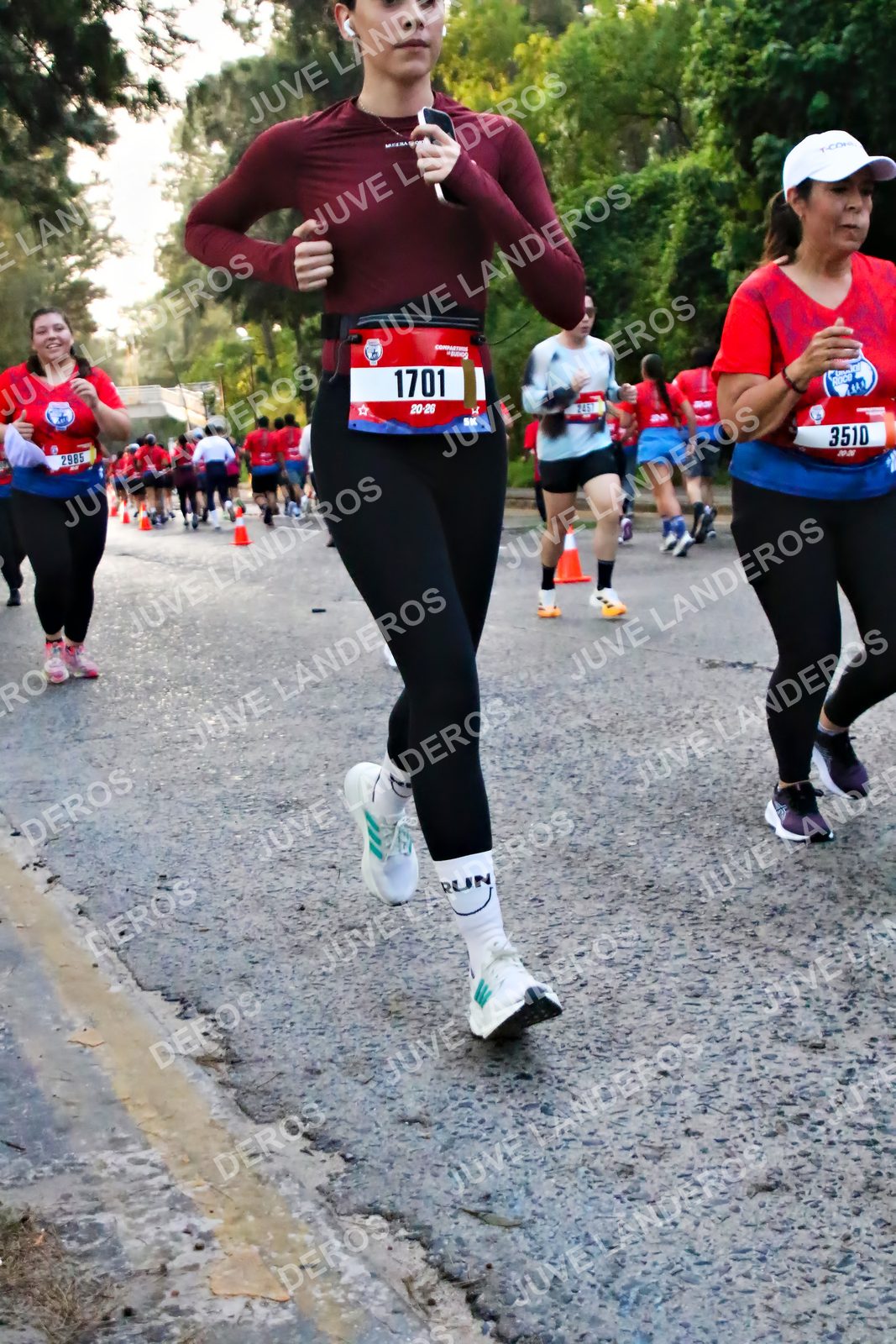 Foto de la CARRERA BIMBO GLOBAL RACE GUADALAJARA en Centro Comercial Andares, Blvd. Puerta de Hierro 4965, Zapopan a las 06:56 · dorsal 1701, 2985, 3510, 245