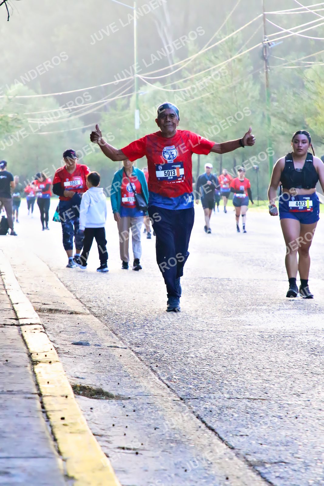 Foto de la CARRERA BIMBO GLOBAL RACE GUADALAJARA en Centro Comercial Andares, Blvd. Puerta de Hierro 4965, Zapopan a las 07:37 · dorsal 4473, 5013, 3523, 3521