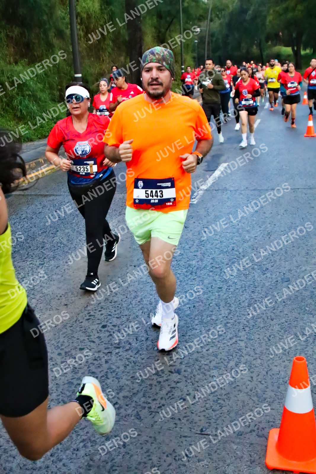 Foto de la CARRERA BIMBO GLOBAL RACE GUADALAJARA en Centro Comercial Andares, Blvd. Puerta de Hierro 4965, Zapopan a las 04:50 · dorsal 5443, 5235