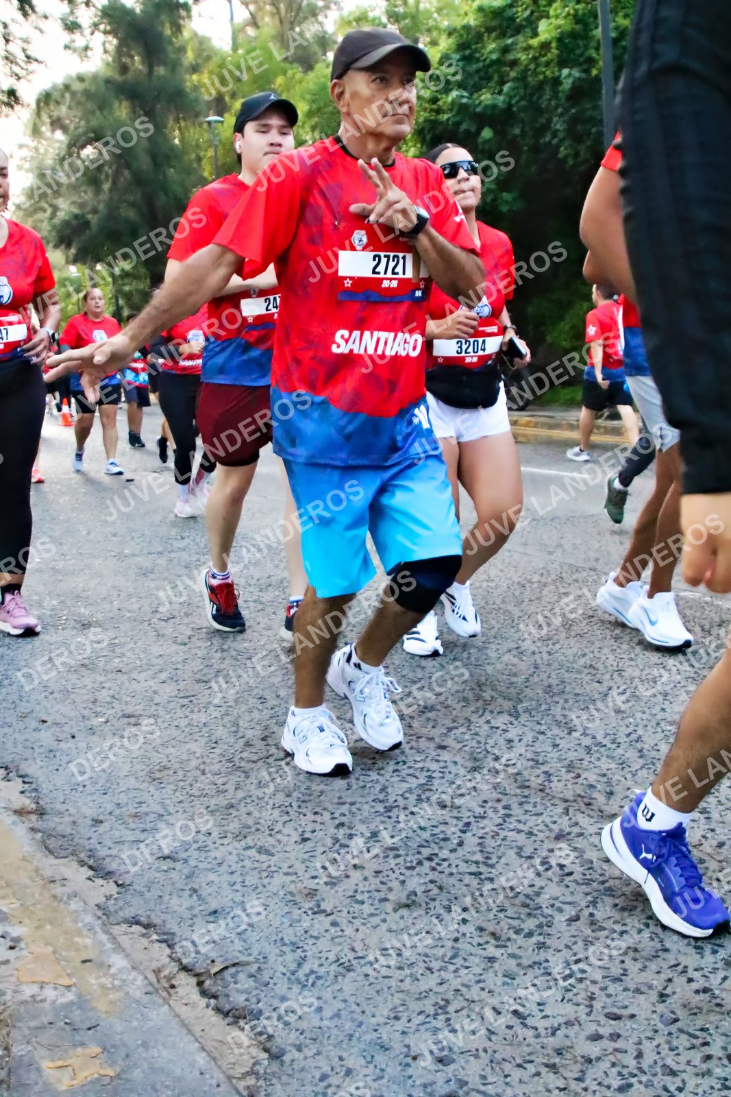Foto de la CARRERA BIMBO GLOBAL RACE GUADALAJARA en Centro Comercial Andares, Blvd. Puerta de Hierro 4965, Zapopan a las 07:01 · dorsal 2721, 3204, 24