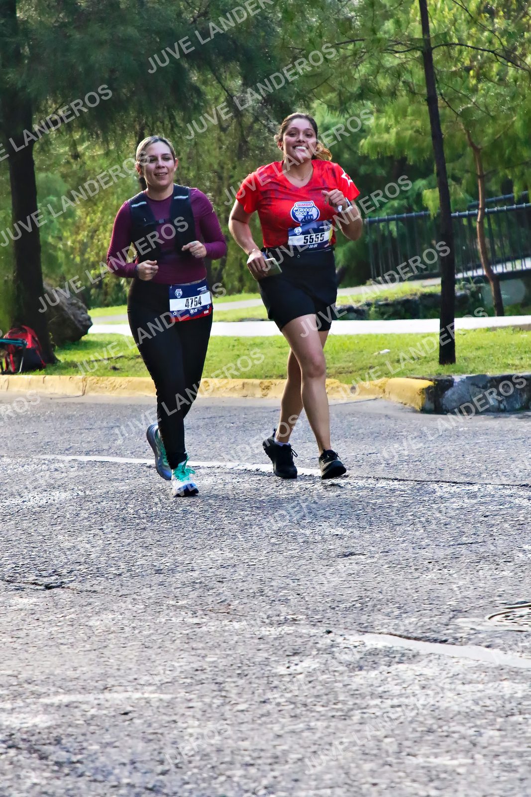 Foto de la CARRERA BIMBO GLOBAL RACE GUADALAJARA en Centro Comercial Andares, Blvd. Puerta de Hierro 4965, Zapopan a las 07:42 · dorsal 4754, 5555