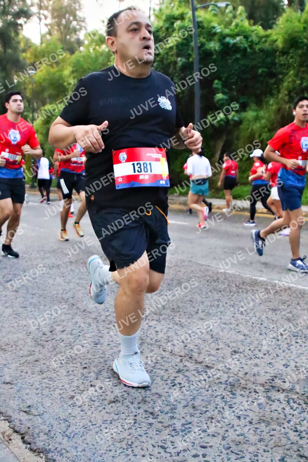 Foto de la CARRERA BIMBO GLOBAL RACE GUADALAJARA en Centro Comercial Andares, Blvd. Puerta de Hierro 4965, Zapopan a las 06:54 · dorsal 1381, 3052