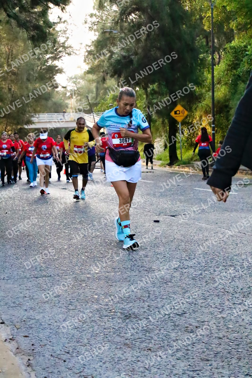 Foto de la CARRERA BIMBO GLOBAL RACE GUADALAJARA en Centro Comercial Andares, Blvd. Puerta de Hierro 4965, Zapopan a las 07:06 · dorsal 3067, 3070