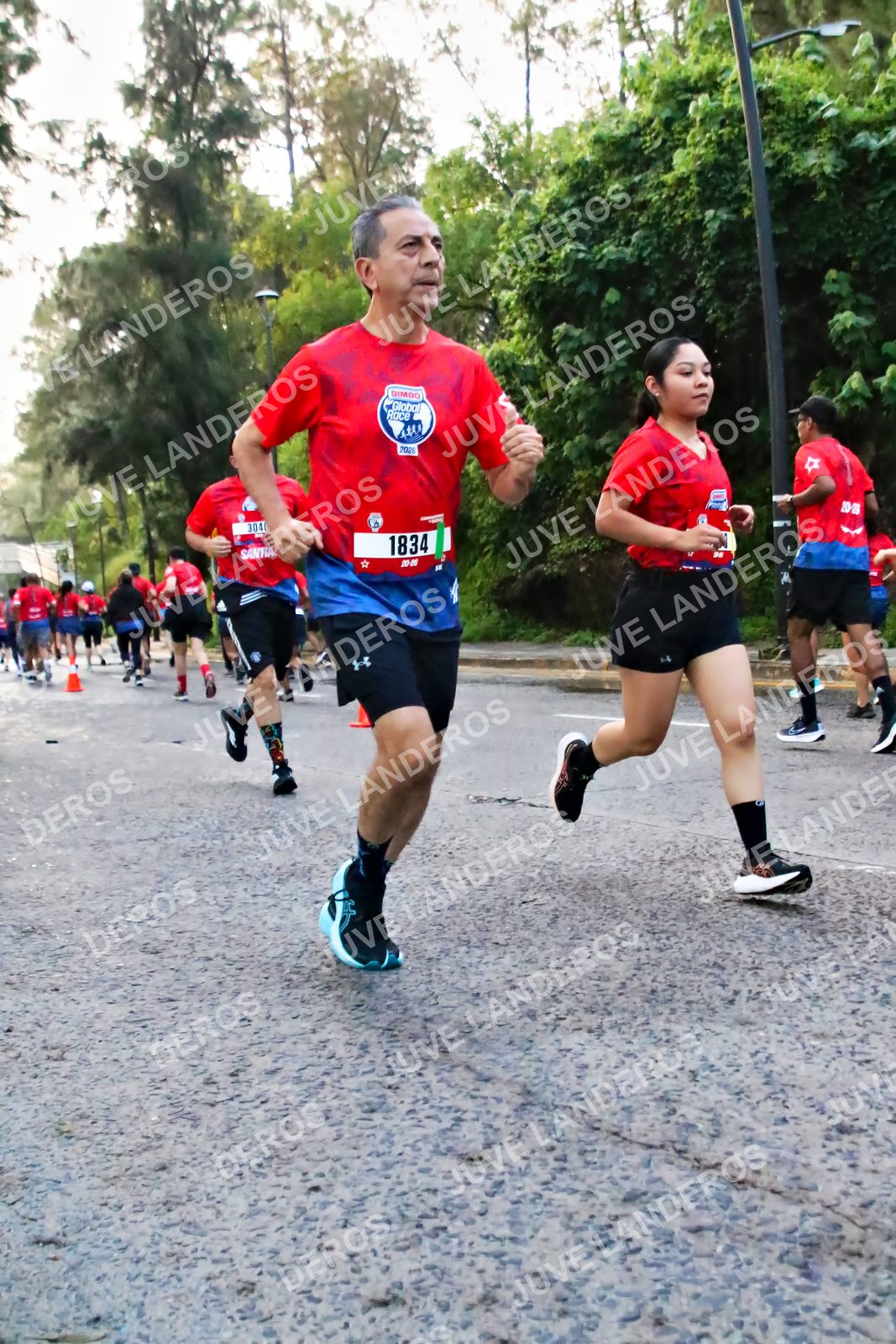 Foto de la CARRERA BIMBO GLOBAL RACE GUADALAJARA en Centro Comercial Andares, Blvd. Puerta de Hierro 4965, Zapopan a las 04:59 · dorsal 1834