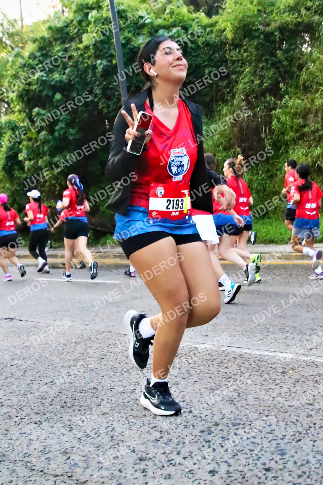 Foto de la CARRERA BIMBO GLOBAL RACE GUADALAJARA en Centro Comercial Andares, Blvd. Puerta de Hierro 4965, Zapopan a las 06:57 · dorsal 2193