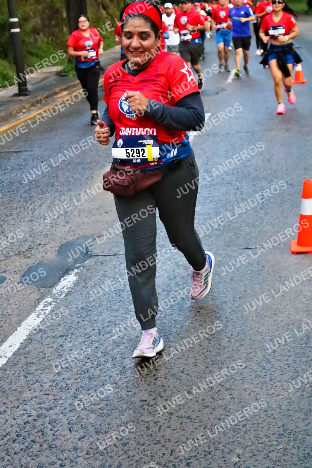 Foto de la CARRERA BIMBO GLOBAL RACE GUADALAJARA en Centro Comercial Andares, Blvd. Puerta de Hierro 4965, Zapopan a las 04:50 · dorsal 5292