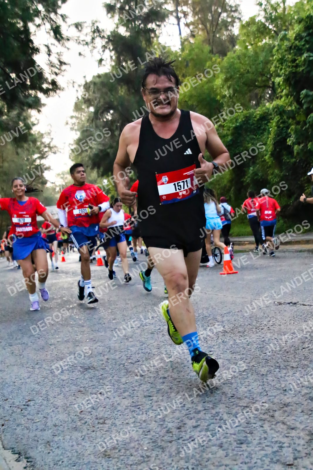 Foto de la CARRERA BIMBO GLOBAL RACE GUADALAJARA en Centro Comercial Andares, Blvd. Puerta de Hierro 4965, Zapopan a las 04:59 · dorsal 1571, 2021, 1670