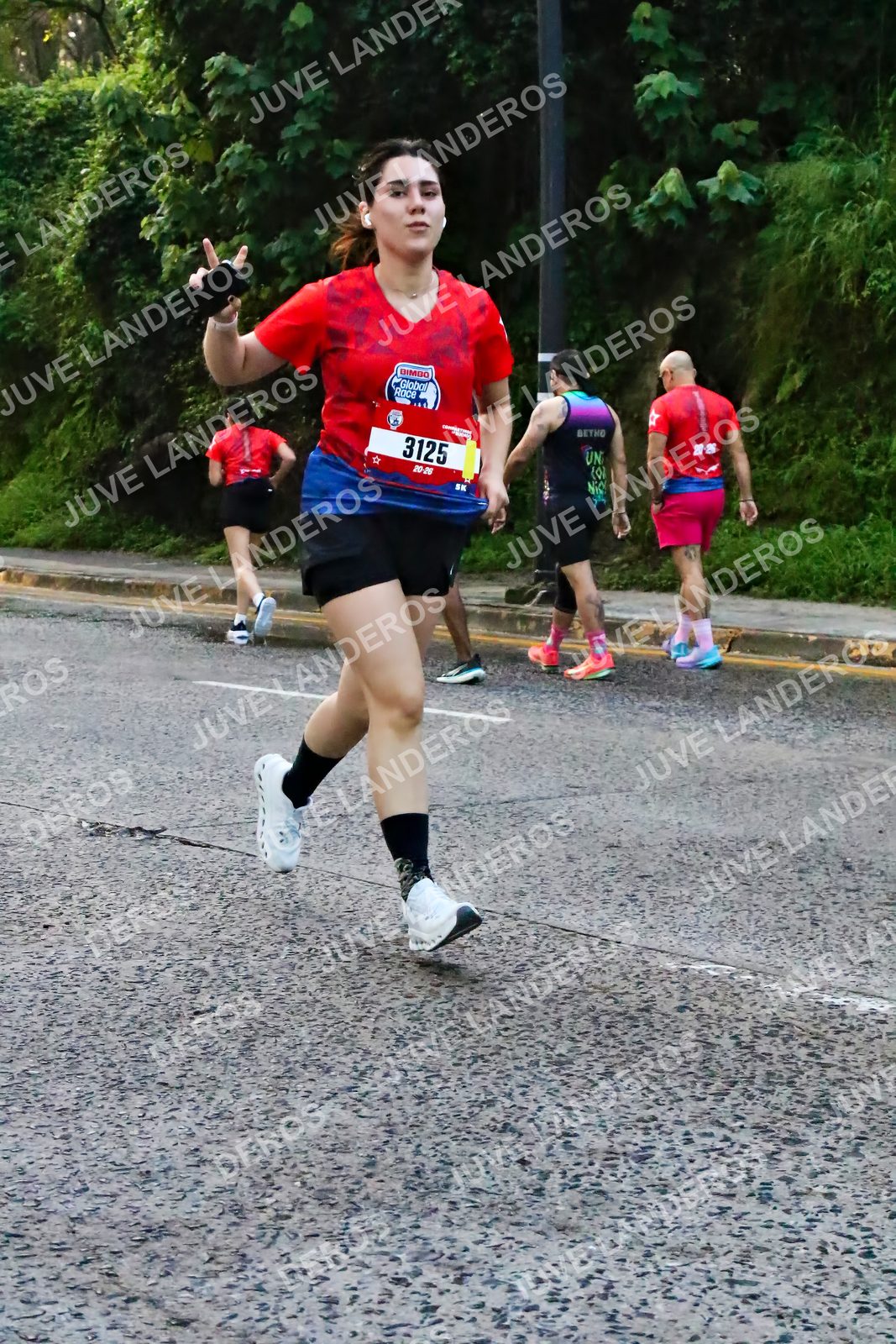 Foto de la CARRERA BIMBO GLOBAL RACE GUADALAJARA en Centro Comercial Andares, Blvd. Puerta de Hierro 4965, Zapopan a las 07:09 · dorsal 3125