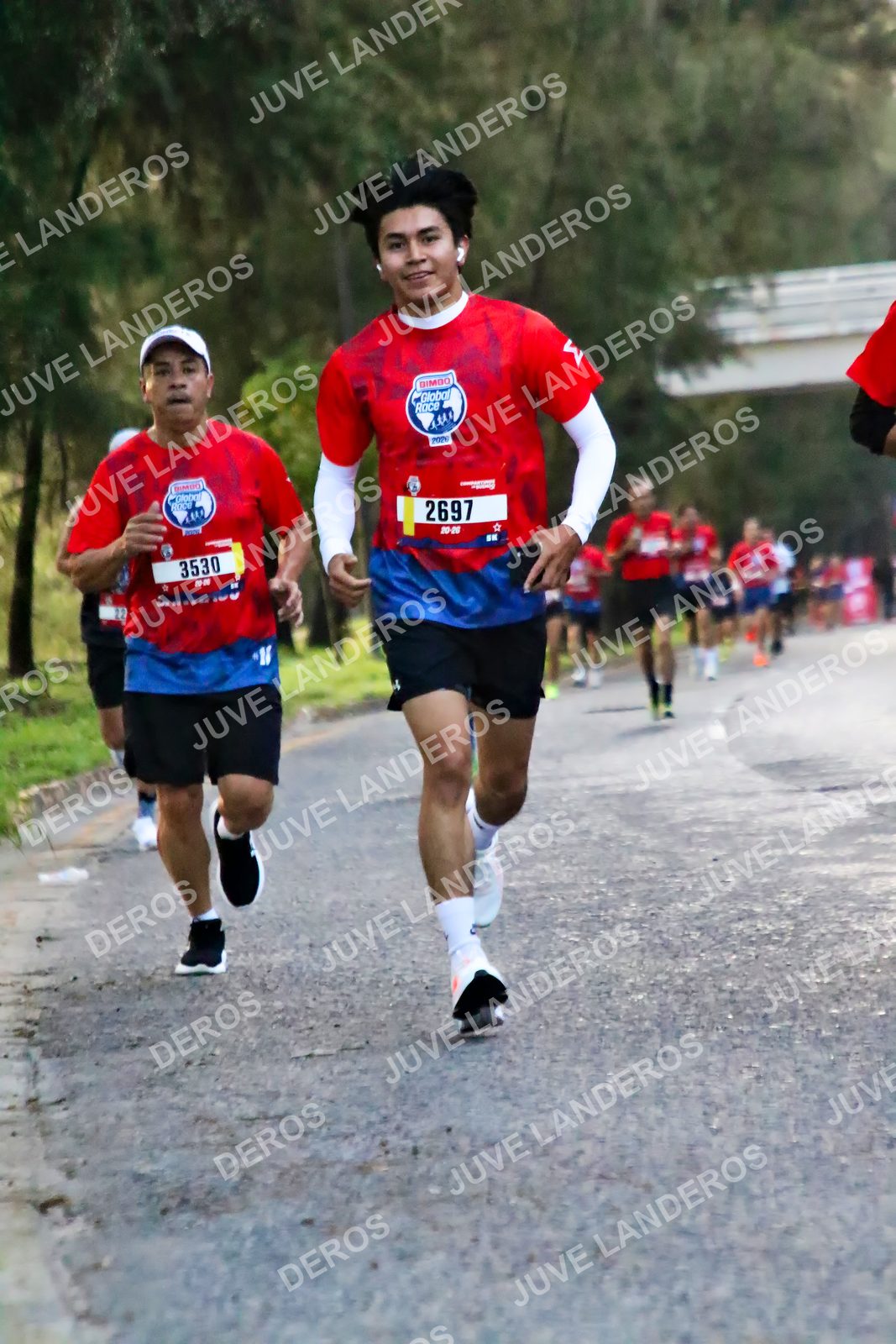 Foto de la CARRERA BIMBO GLOBAL RACE GUADALAJARA en Centro Comercial Andares, Blvd. Puerta de Hierro 4965, Zapopan a las 04:56 · dorsal 2697, 3530, 2020
