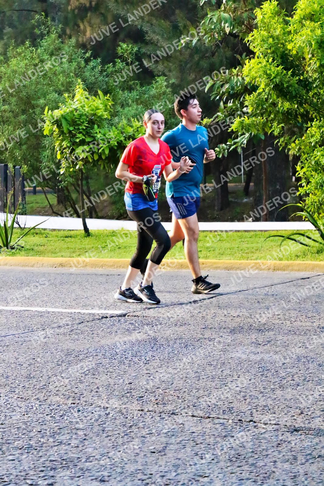 Foto de la CARRERA BIMBO GLOBAL RACE GUADALAJARA en Centro Comercial Andares, Blvd. Puerta de Hierro 4965, Zapopan a las 07:34 · dorsal 939