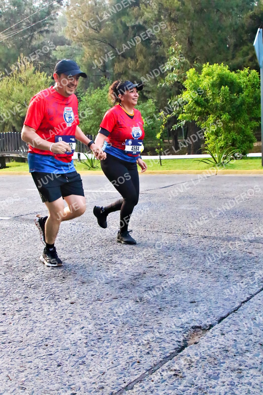 Foto de la CARRERA BIMBO GLOBAL RACE GUADALAJARA en Centro Comercial Andares, Blvd. Puerta de Hierro 4965, Zapopan a las 07:41 · dorsal 4584, 32