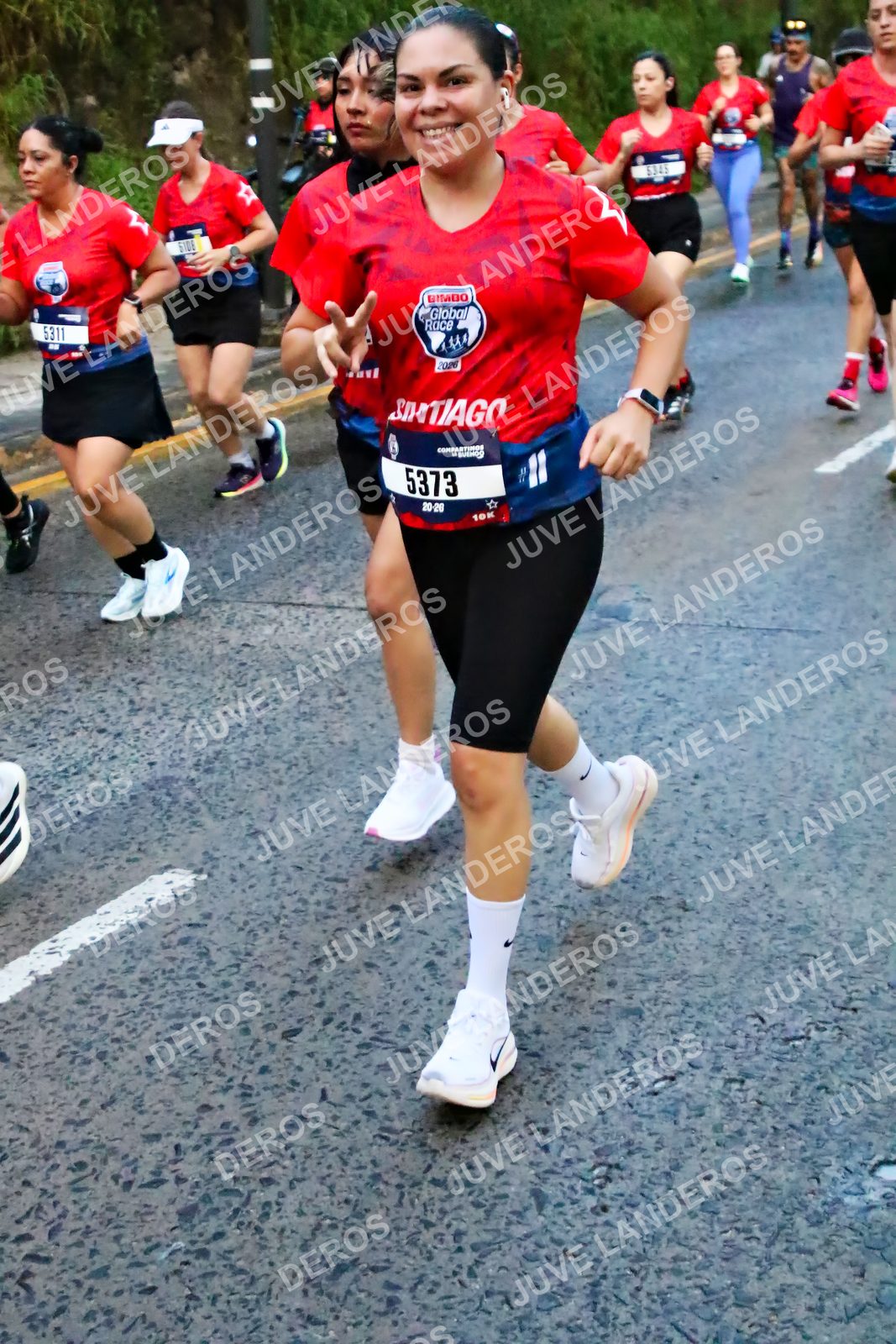 Foto de la CARRERA BIMBO GLOBAL RACE GUADALAJARA en Centro Comercial Andares, Blvd. Puerta de Hierro 4965, Zapopan a las 04:49 · dorsal 5373, 5311