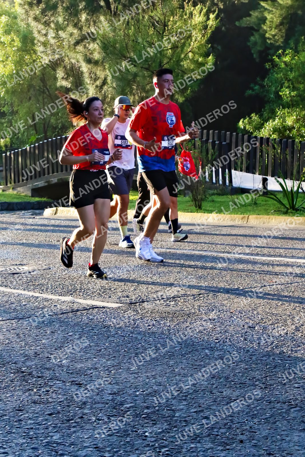 Foto de la CARRERA BIMBO GLOBAL RACE GUADALAJARA en Centro Comercial Andares, Blvd. Puerta de Hierro 4965, Zapopan a las 07:26 · dorsal 5138, 5183