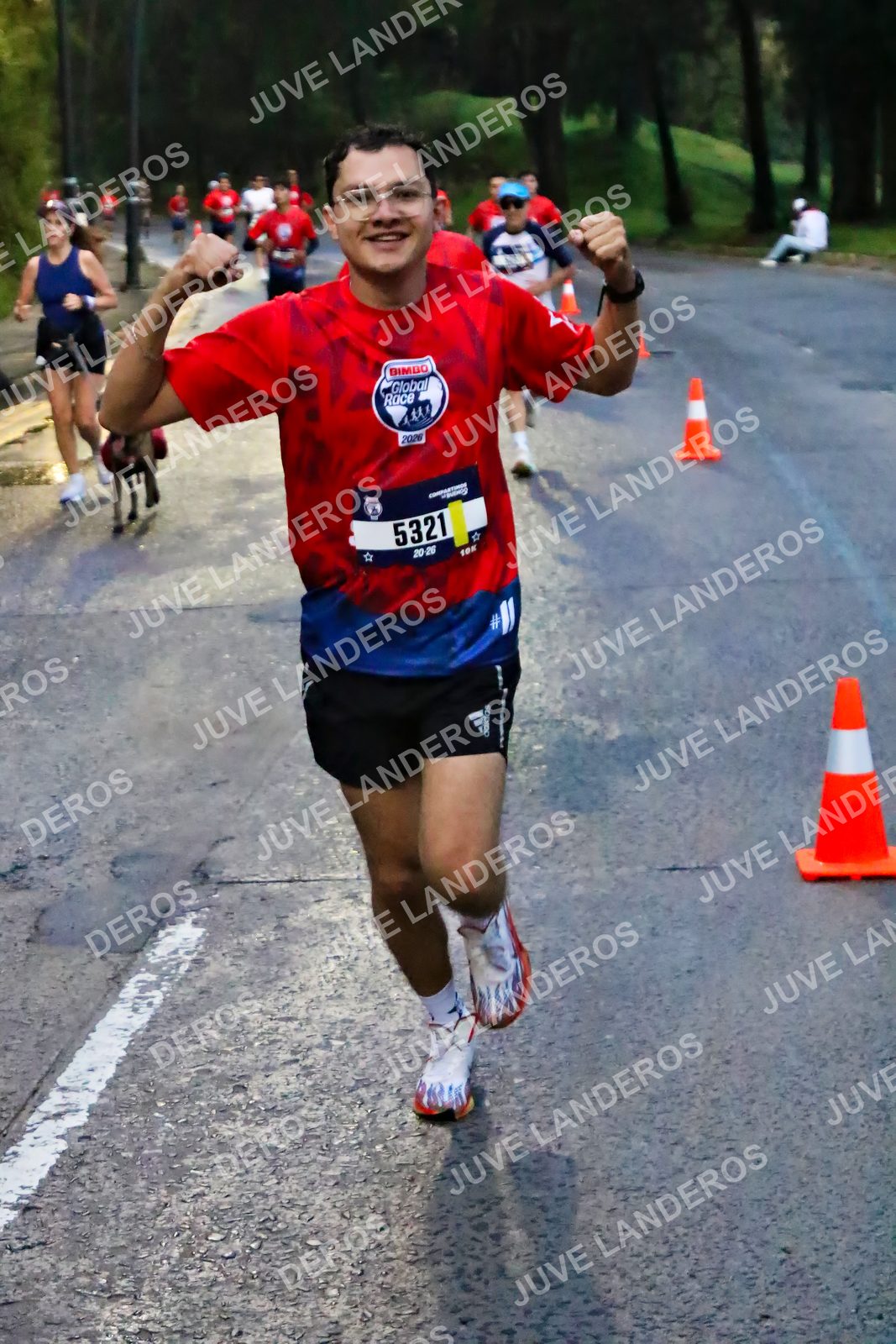 Foto de la CARRERA BIMBO GLOBAL RACE GUADALAJARA en Centro Comercial Andares, Blvd. Puerta de Hierro 4965, Zapopan a las 06:37 · dorsal 5321