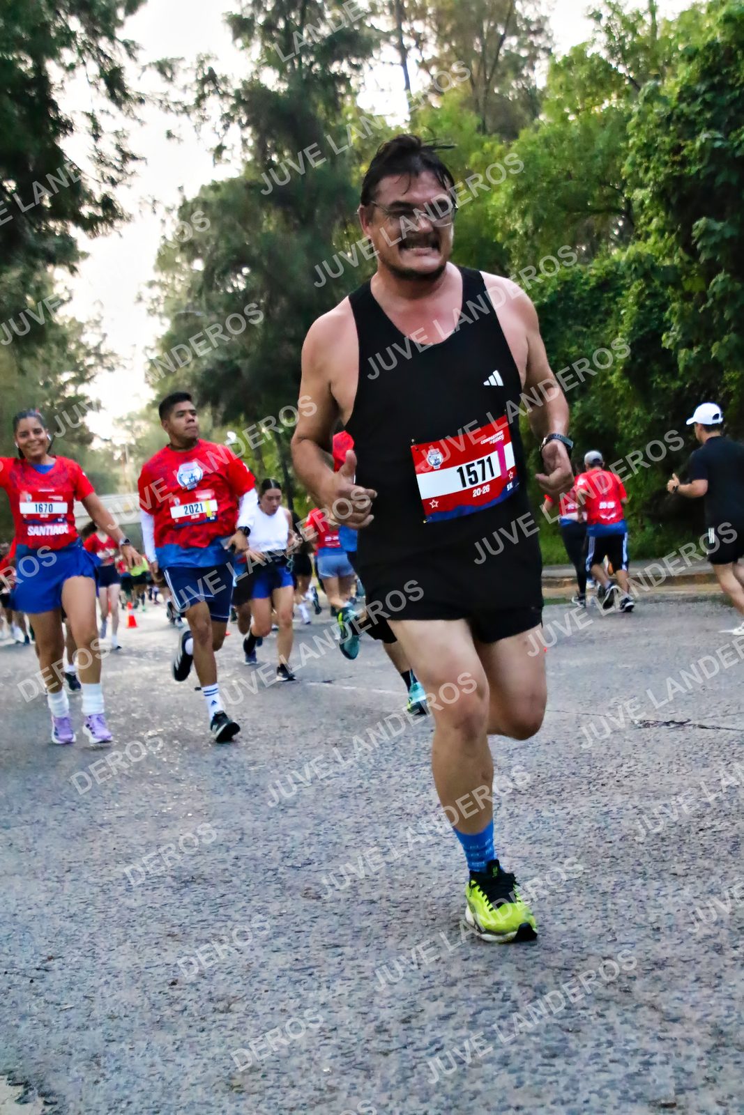 Foto de la CARRERA BIMBO GLOBAL RACE GUADALAJARA en Centro Comercial Andares, Blvd. Puerta de Hierro 4965, Zapopan a las 04:59 · dorsal 1571, 2021, 1670