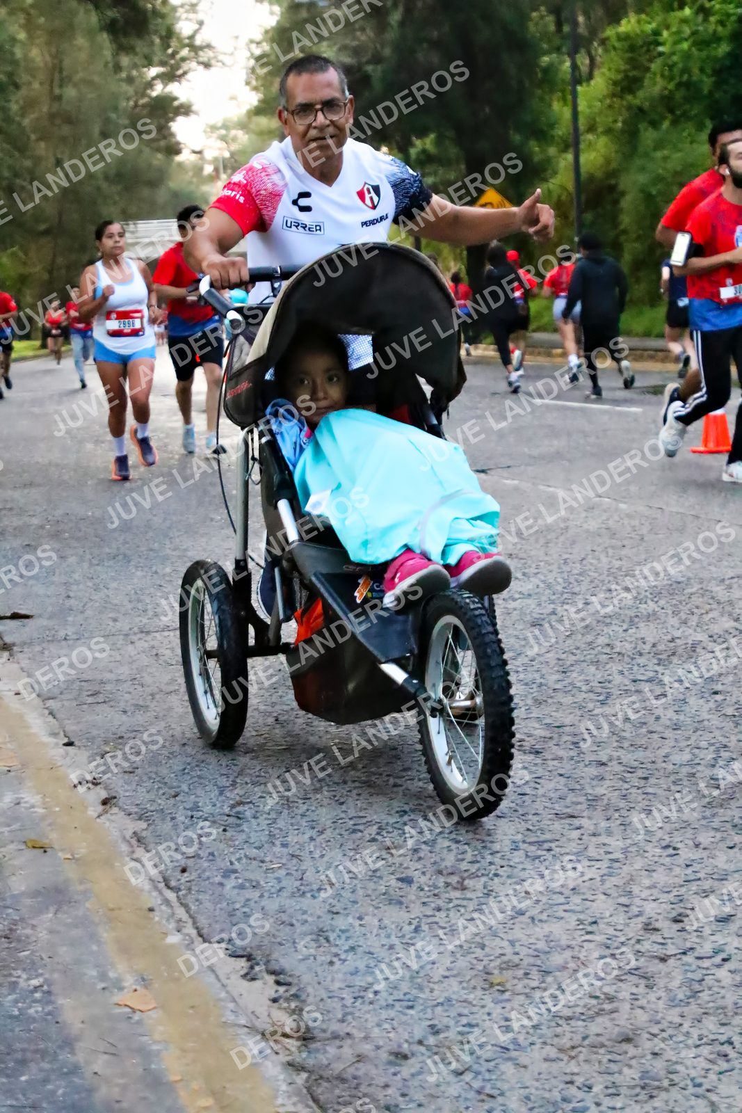 Foto de la CARRERA BIMBO GLOBAL RACE GUADALAJARA en Centro Comercial Andares, Blvd. Puerta de Hierro 4965, Zapopan a las 04:58