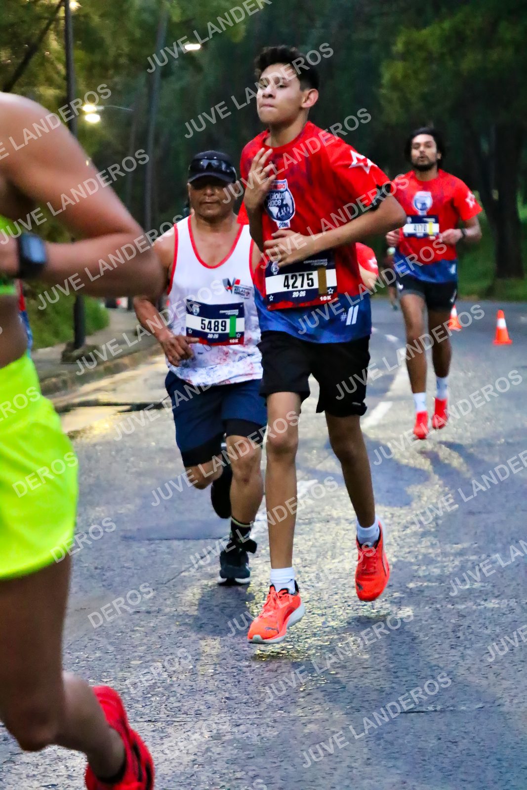Foto de la CARRERA BIMBO GLOBAL RACE GUADALAJARA en Centro Comercial Andares, Blvd. Puerta de Hierro 4965, Zapopan a las 06:38 · dorsal 4275, 5489