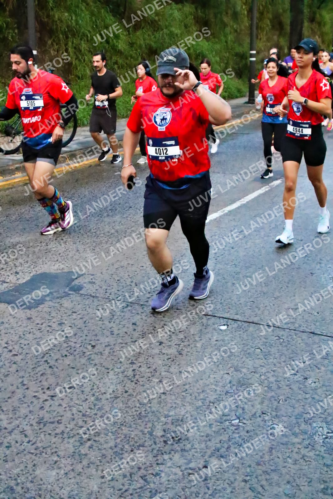 Foto de la CARRERA BIMBO GLOBAL RACE GUADALAJARA en Centro Comercial Andares, Blvd. Puerta de Hierro 4965, Zapopan a las 04:49 · dorsal 4012, 5105, 4944