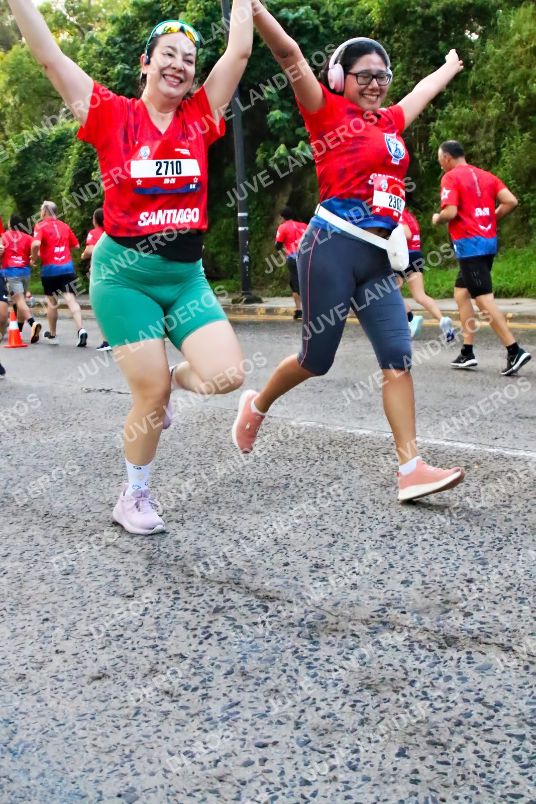 Foto de la CARRERA BIMBO GLOBAL RACE GUADALAJARA en Centro Comercial Andares, Blvd. Puerta de Hierro 4965, Zapopan a las 06:56 · dorsal 2302