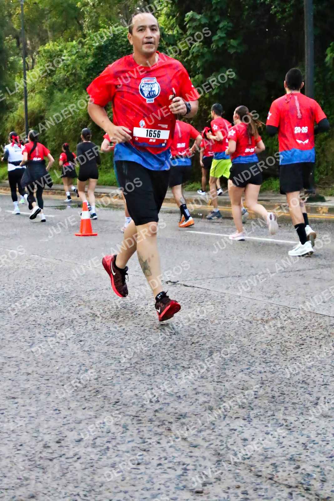 Foto de la CARRERA BIMBO GLOBAL RACE GUADALAJARA en Centro Comercial Andares, Blvd. Puerta de Hierro 4965, Zapopan a las 05:00 · dorsal 1656