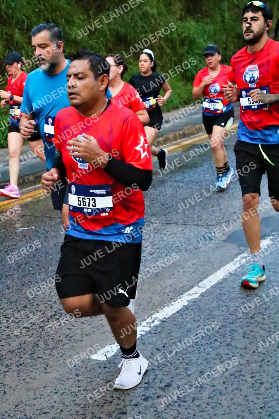 Foto de la CARRERA BIMBO GLOBAL RACE GUADALAJARA en Centro Comercial Andares, Blvd. Puerta de Hierro 4965, Zapopan a las 04:48 · dorsal 5673, 758