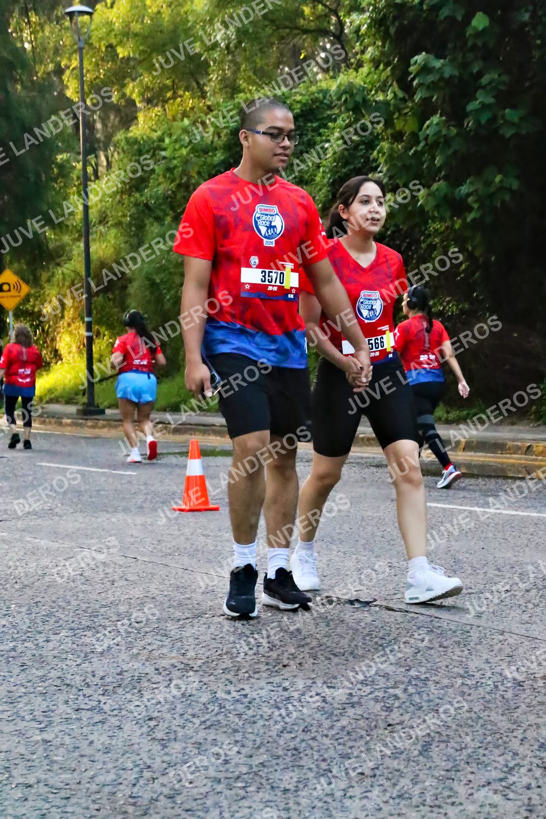 Foto de la CARRERA BIMBO GLOBAL RACE GUADALAJARA en Centro Comercial Andares, Blvd. Puerta de Hierro 4965, Zapopan a las 07:10 · dorsal 3570, 566