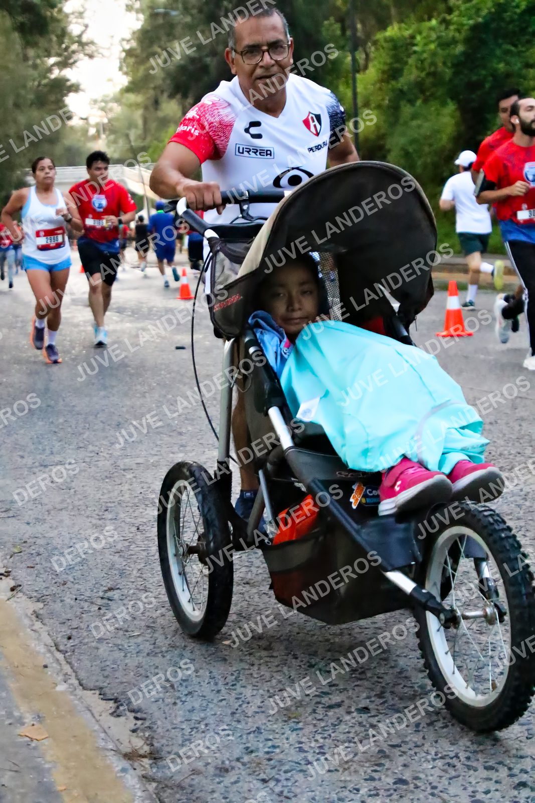Foto de la CARRERA BIMBO GLOBAL RACE GUADALAJARA en Centro Comercial Andares, Blvd. Puerta de Hierro 4965, Zapopan a las 04:58