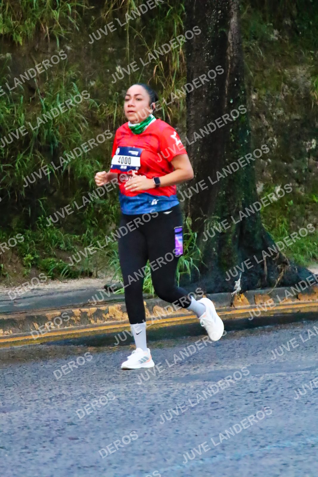Foto de la CARRERA BIMBO GLOBAL RACE GUADALAJARA en Centro Comercial Andares, Blvd. Puerta de Hierro 4965, Zapopan a las 04:54 · dorsal 4000
