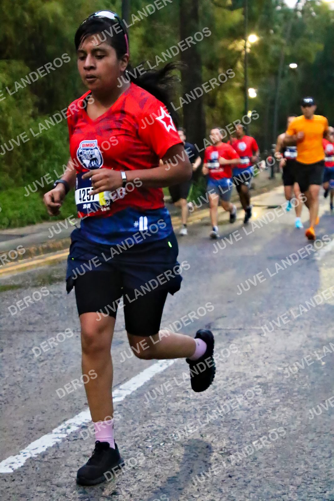 Foto de la CARRERA BIMBO GLOBAL RACE GUADALAJARA en Centro Comercial Andares, Blvd. Puerta de Hierro 4965, Zapopan a las 06:38 · dorsal 4257