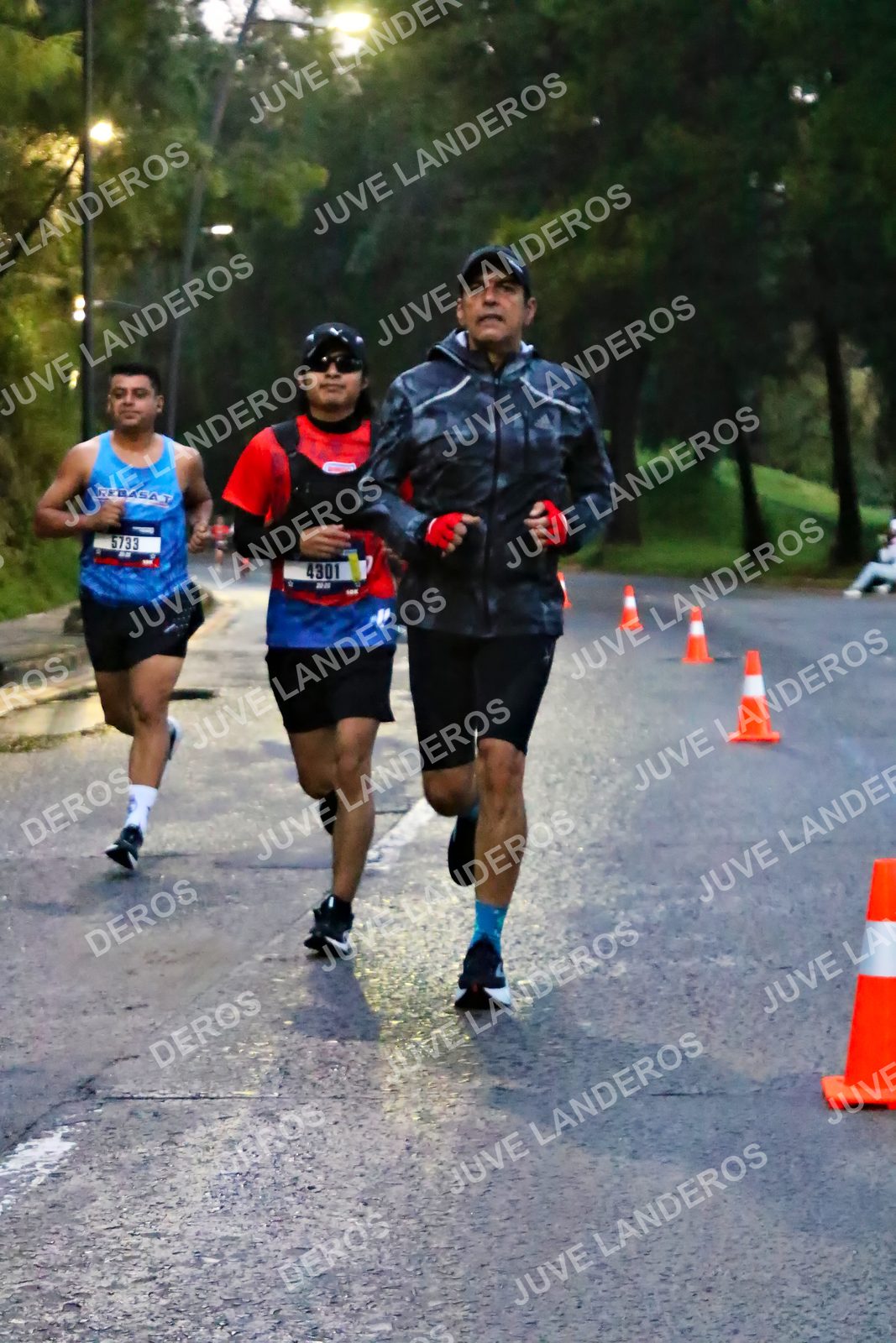 Foto de la CARRERA BIMBO GLOBAL RACE GUADALAJARA en Centro Comercial Andares, Blvd. Puerta de Hierro 4965, Zapopan a las 06:37 · dorsal 4301, 5733
