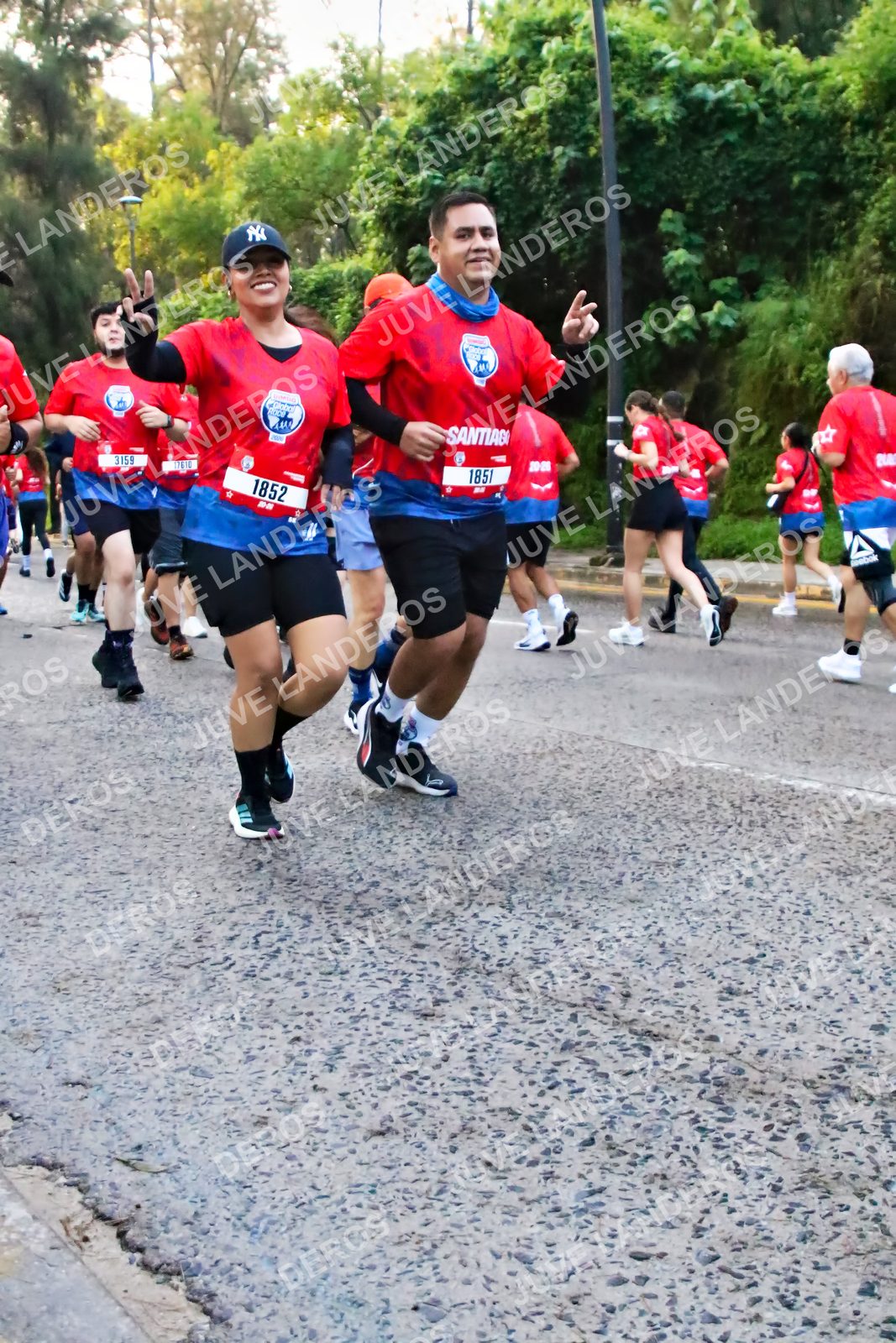 Foto de la CARRERA BIMBO GLOBAL RACE GUADALAJARA en Centro Comercial Andares, Blvd. Puerta de Hierro 4965, Zapopan a las 06:59 · dorsal 1851, 1852, 3159