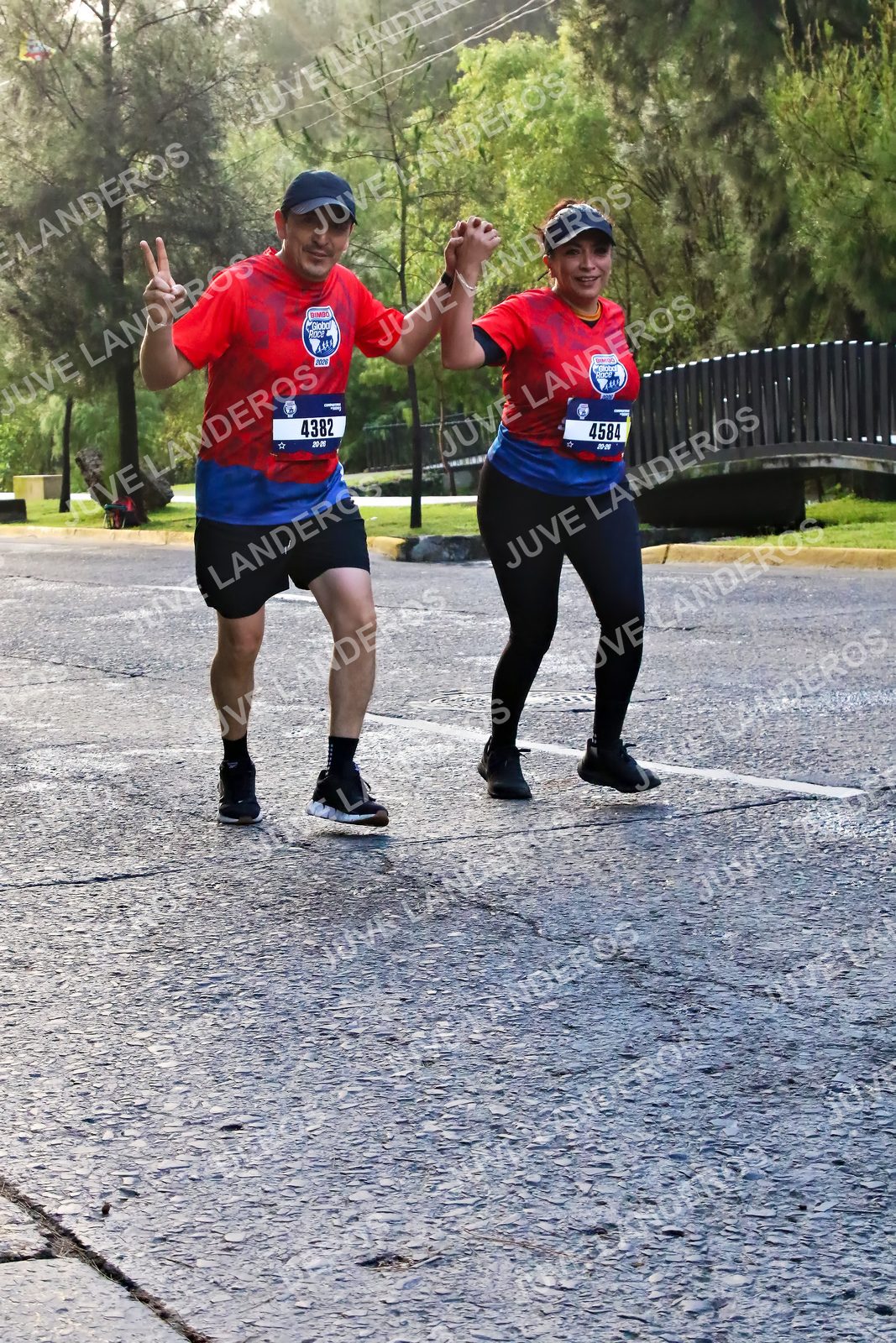 Foto de la CARRERA BIMBO GLOBAL RACE GUADALAJARA en Centro Comercial Andares, Blvd. Puerta de Hierro 4965, Zapopan a las 07:41 · dorsal 4382, 4584