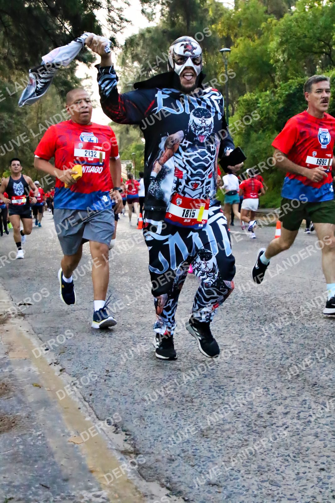 Foto de la CARRERA BIMBO GLOBAL RACE GUADALAJARA en Centro Comercial Andares, Blvd. Puerta de Hierro 4965, Zapopan a las 06:55 · dorsal 2132, 1815, 1992