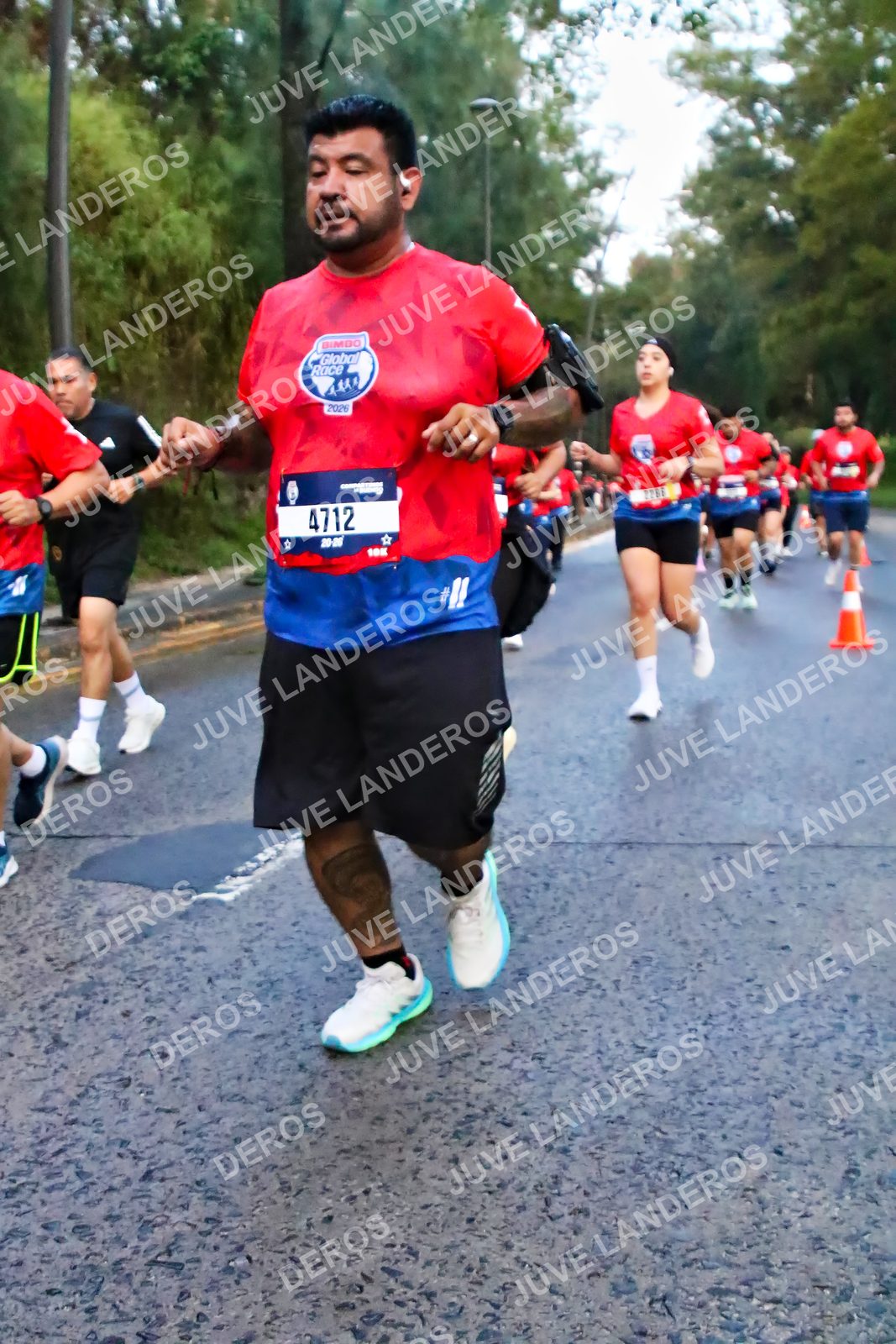 Foto de la CARRERA BIMBO GLOBAL RACE GUADALAJARA en Centro Comercial Andares, Blvd. Puerta de Hierro 4965, Zapopan a las 04:51 · dorsal 4712