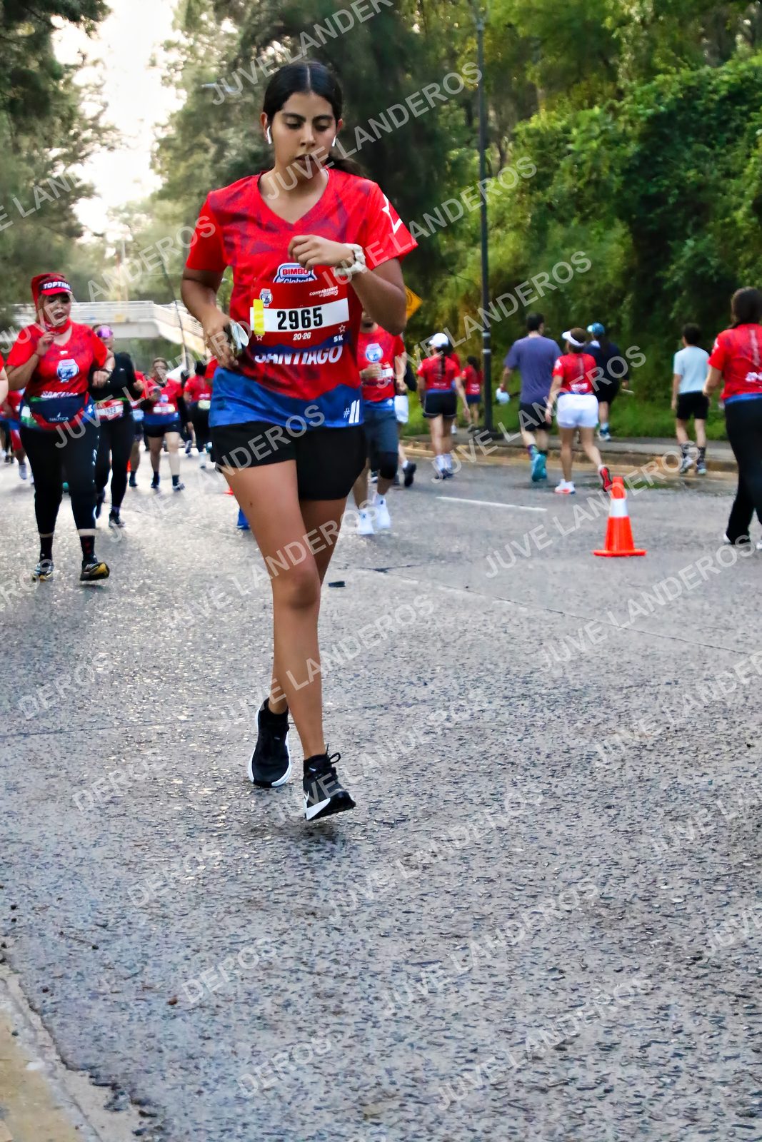 Foto de la CARRERA BIMBO GLOBAL RACE GUADALAJARA en Centro Comercial Andares, Blvd. Puerta de Hierro 4965, Zapopan a las 07:03 · dorsal 2965