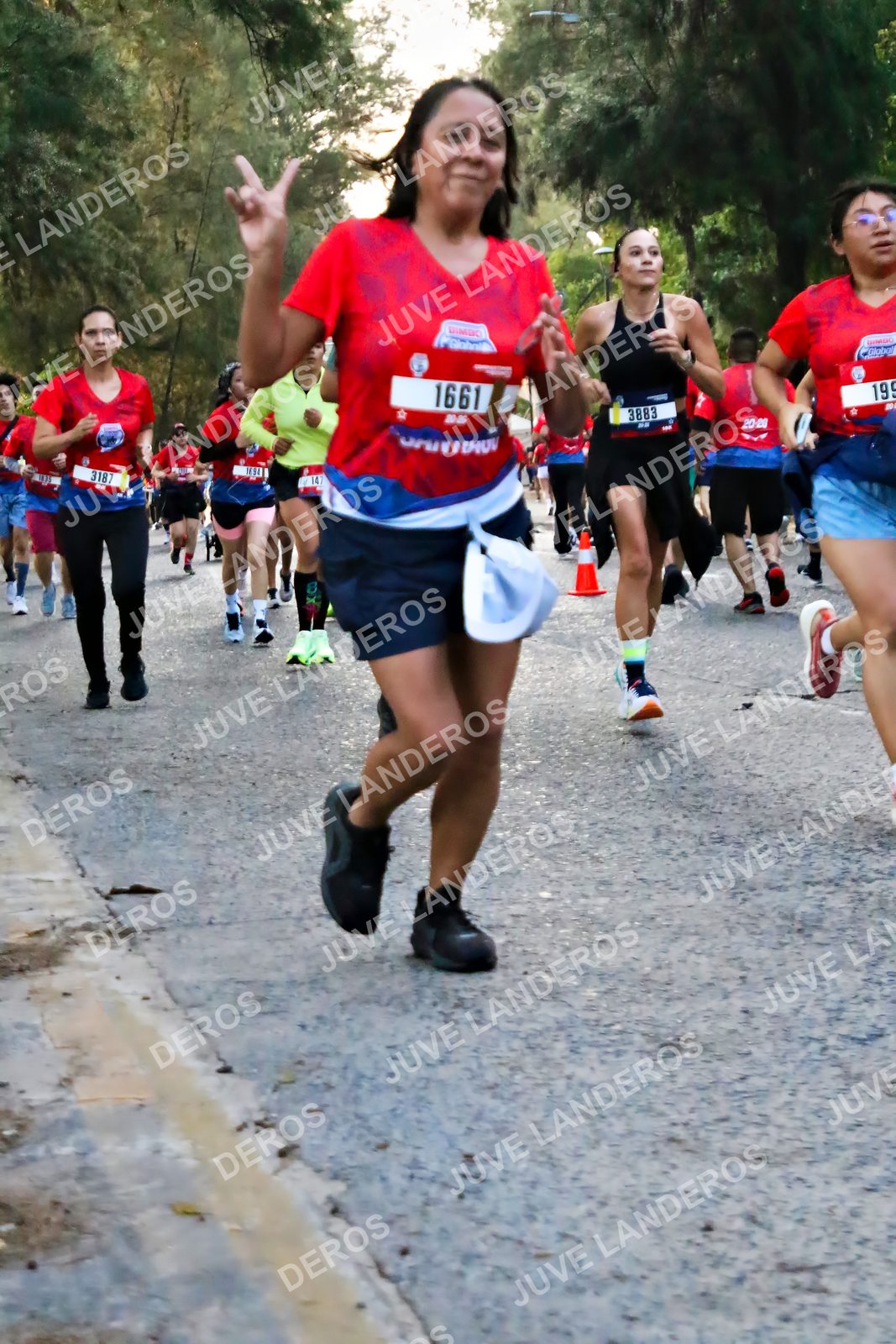 Foto de la CARRERA BIMBO GLOBAL RACE GUADALAJARA en Centro Comercial Andares, Blvd. Puerta de Hierro 4965, Zapopan a las 06:55 · dorsal 1661, 3883, 3187, 199