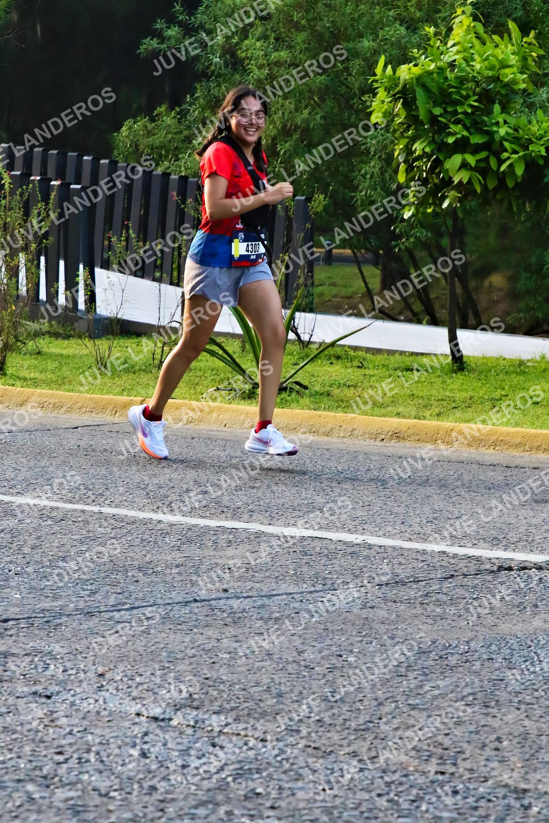 Foto de la CARRERA BIMBO GLOBAL RACE GUADALAJARA en Centro Comercial Andares, Blvd. Puerta de Hierro 4965, Zapopan a las 07:36 · dorsal 4303