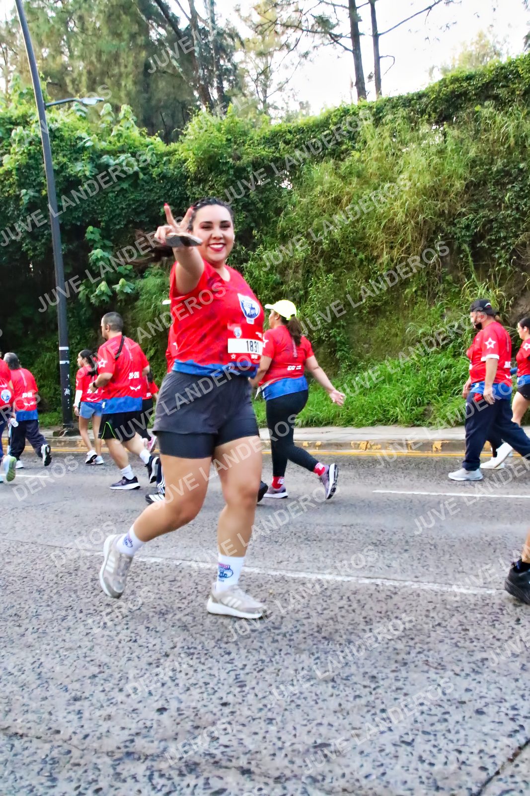 Foto de la CARRERA BIMBO GLOBAL RACE GUADALAJARA en Centro Comercial Andares, Blvd. Puerta de Hierro 4965, Zapopan a las 07:03 · dorsal 1831
