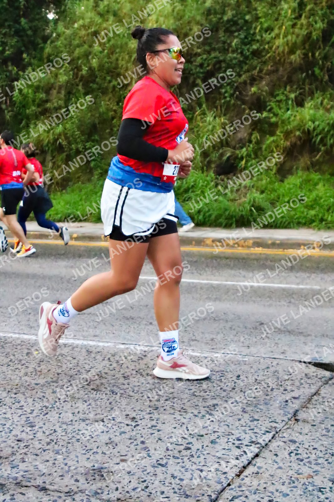 Foto de la CARRERA BIMBO GLOBAL RACE GUADALAJARA en Centro Comercial Andares, Blvd. Puerta de Hierro 4965, Zapopan a las 06:55 · dorsal 27