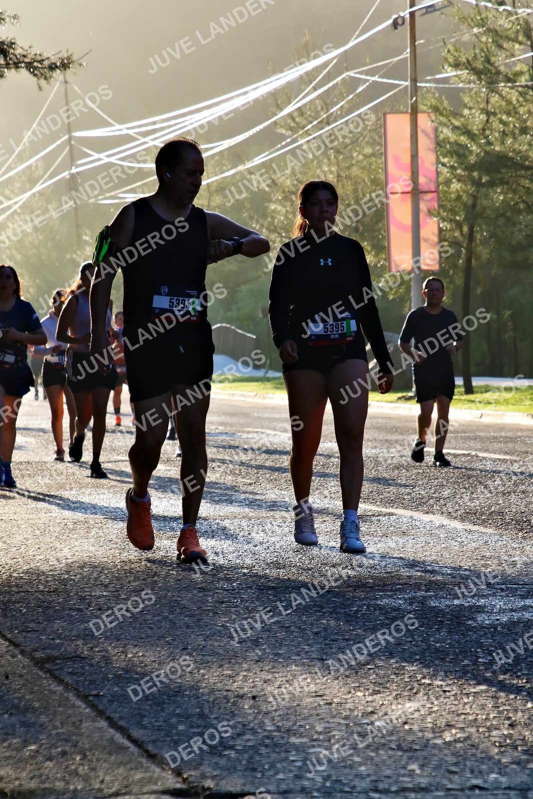 Foto de la CARRERA BIMBO GLOBAL RACE GUADALAJARA en Centro Comercial Andares, Blvd. Puerta de Hierro 4965, Zapopan a las 07:30 · dorsal 5394, 5395