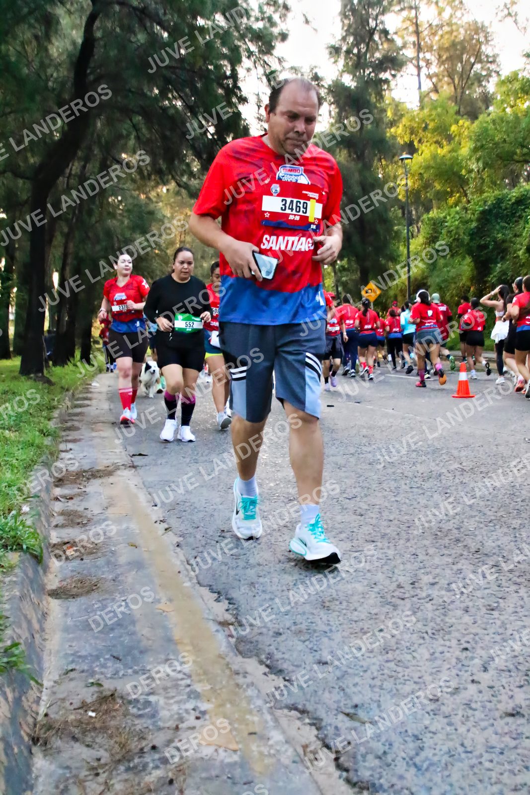 Foto de la CARRERA BIMBO GLOBAL RACE GUADALAJARA en Centro Comercial Andares, Blvd. Puerta de Hierro 4965, Zapopan a las 06:58 · dorsal 3469, 552