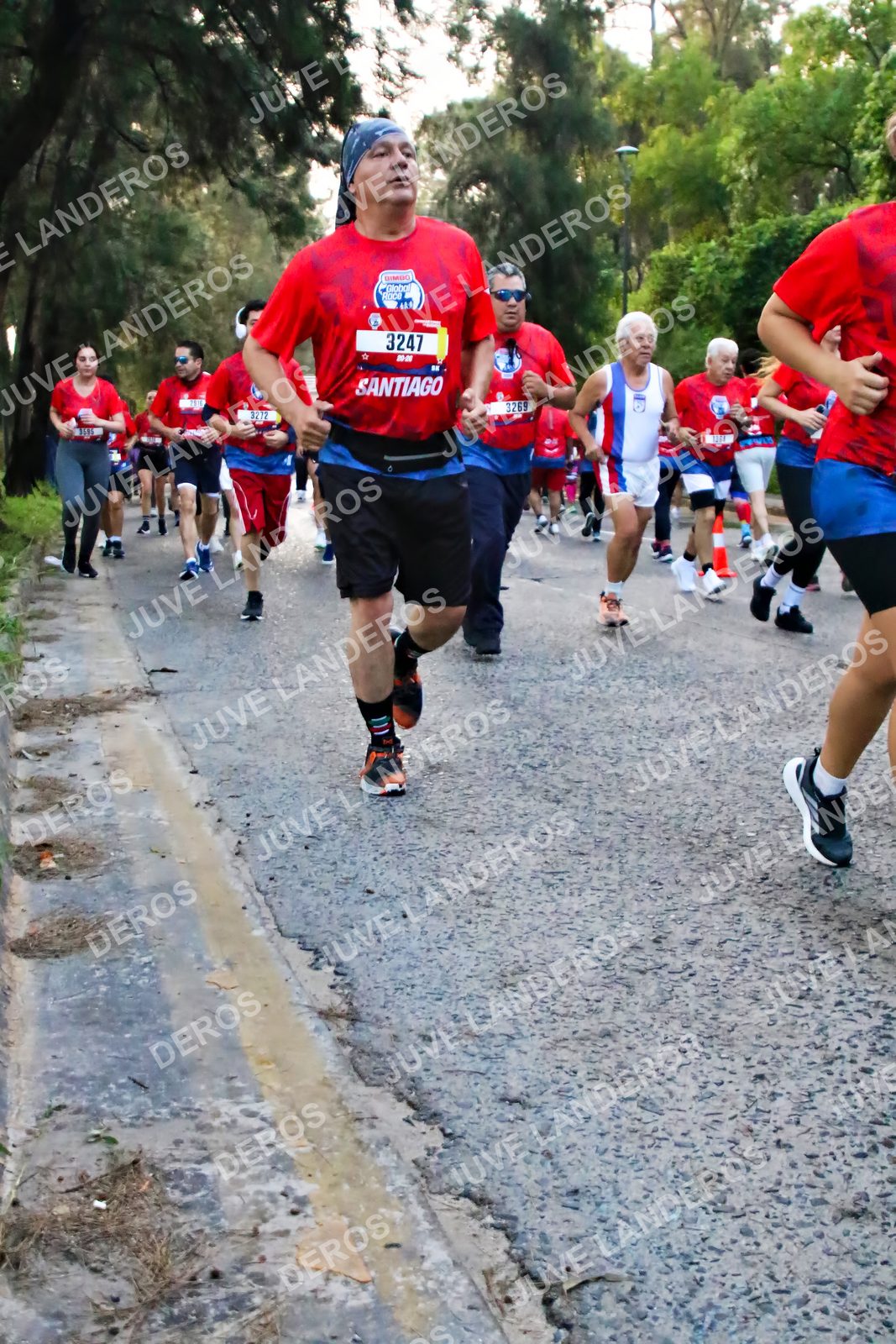 Foto de la CARRERA BIMBO GLOBAL RACE GUADALAJARA en Centro Comercial Andares, Blvd. Puerta de Hierro 4965, Zapopan a las 07:01 · dorsal 3247, 3269, 3272