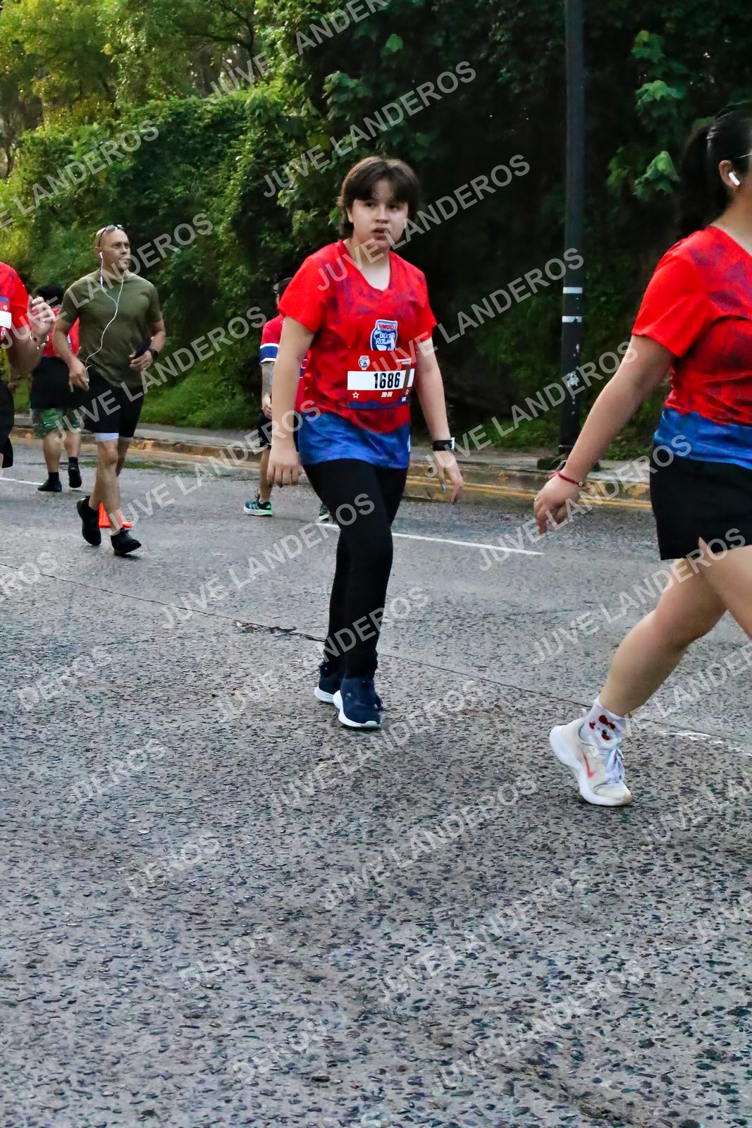 Foto de la CARRERA BIMBO GLOBAL RACE GUADALAJARA en Centro Comercial Andares, Blvd. Puerta de Hierro 4965, Zapopan a las 07:06 · dorsal 1686