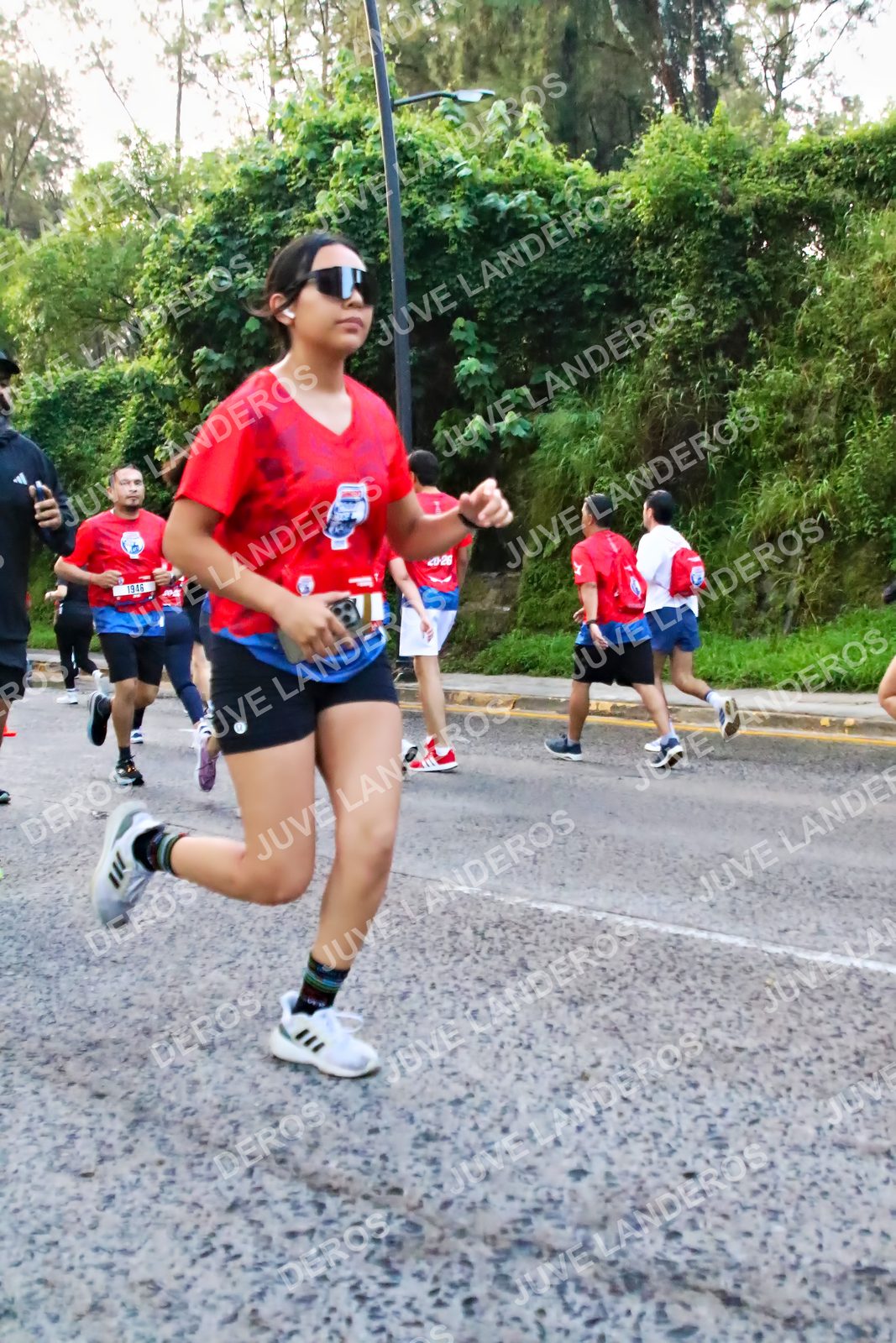 Foto de la CARRERA BIMBO GLOBAL RACE GUADALAJARA en Centro Comercial Andares, Blvd. Puerta de Hierro 4965, Zapopan a las 07:02 · dorsal 1946