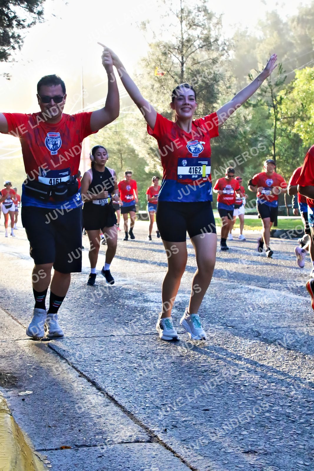 Foto de la CARRERA BIMBO GLOBAL RACE GUADALAJARA en Centro Comercial Andares, Blvd. Puerta de Hierro 4965, Zapopan a las 07:24 · dorsal 4162, 4535, 4161