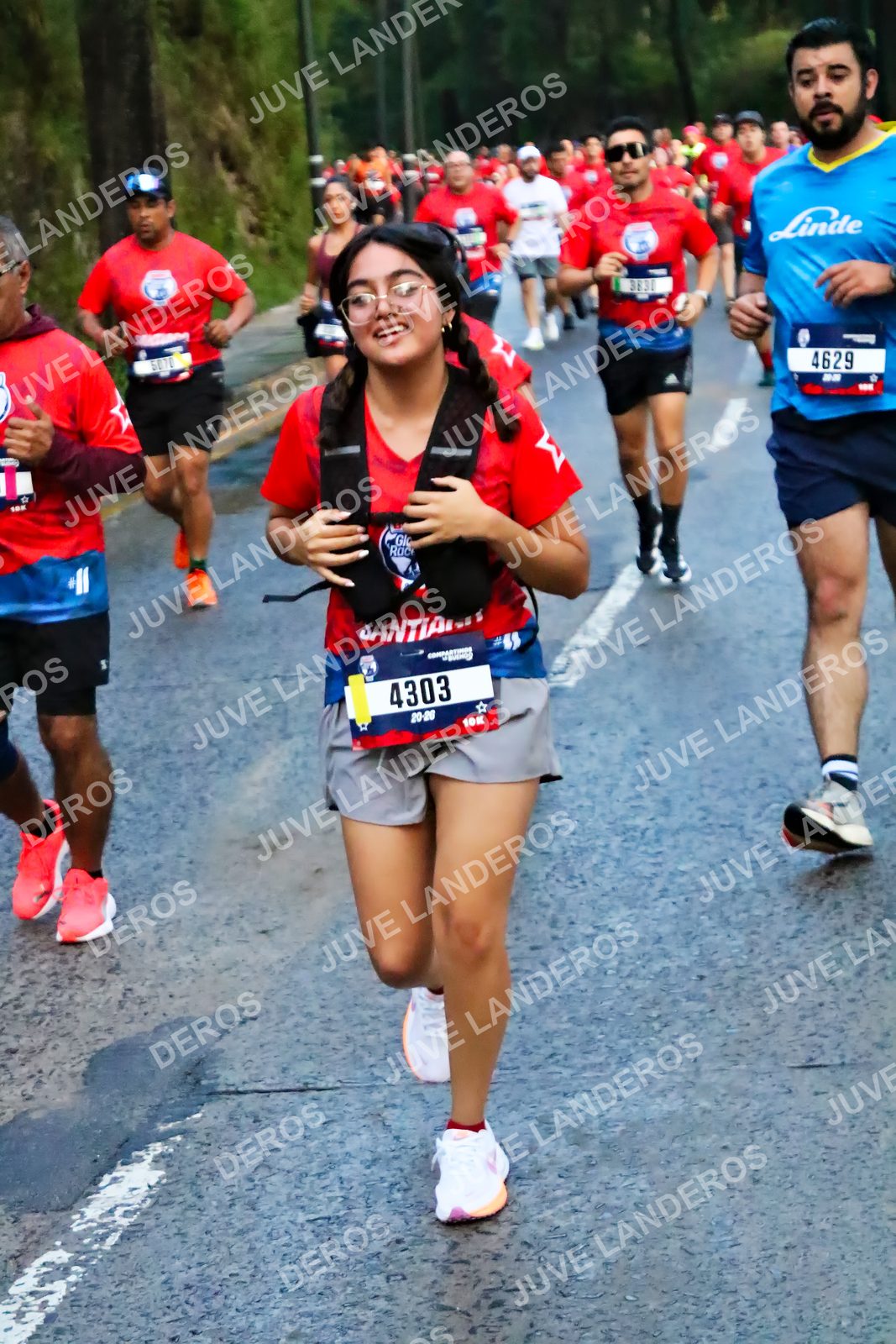 Foto de la CARRERA BIMBO GLOBAL RACE GUADALAJARA en Centro Comercial Andares, Blvd. Puerta de Hierro 4965, Zapopan a las 04:50 · dorsal 4629, 4303, 5070